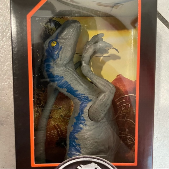 12” Jurassic World Velociraptor Blue Dino Escape - Picture 2 of 5
